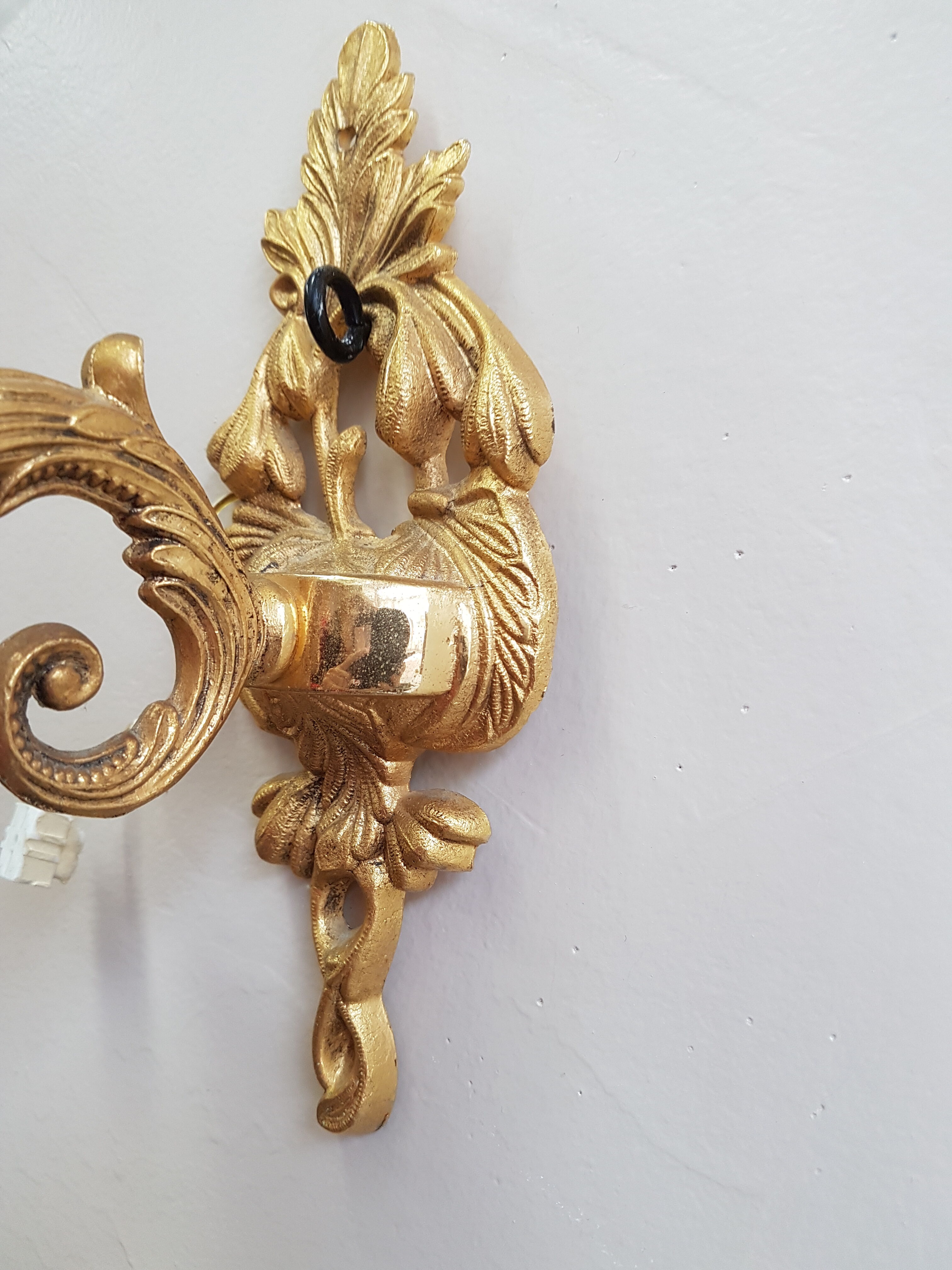 Applique ancienne bronze et globe facetté en verre