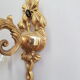 Applique ancienne bronze et globe facetté en verre