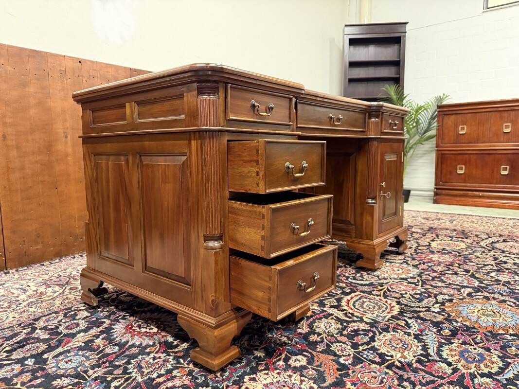 New! - Classic English Desk Partnerdesk Red Leather