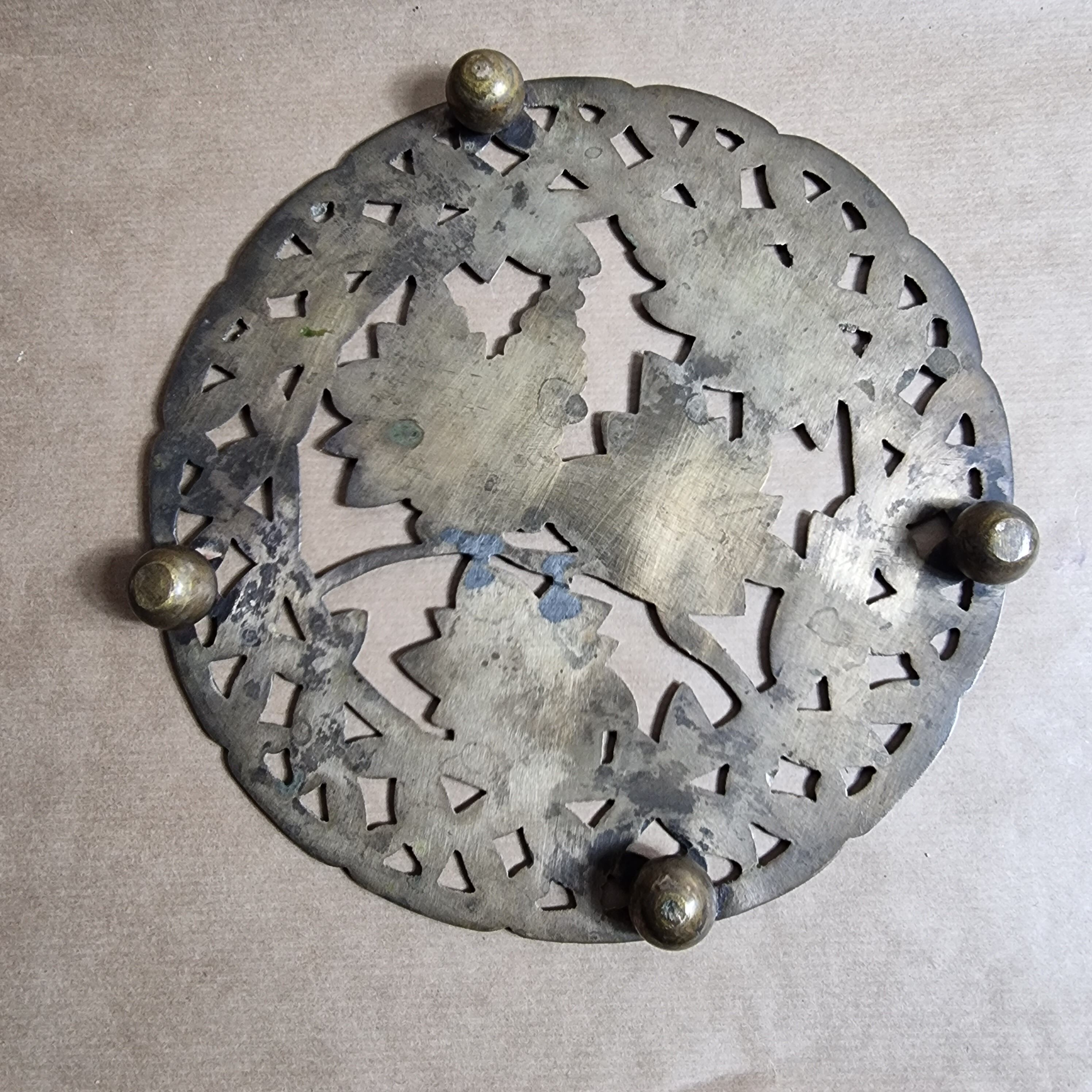 Brass underside vine decoration