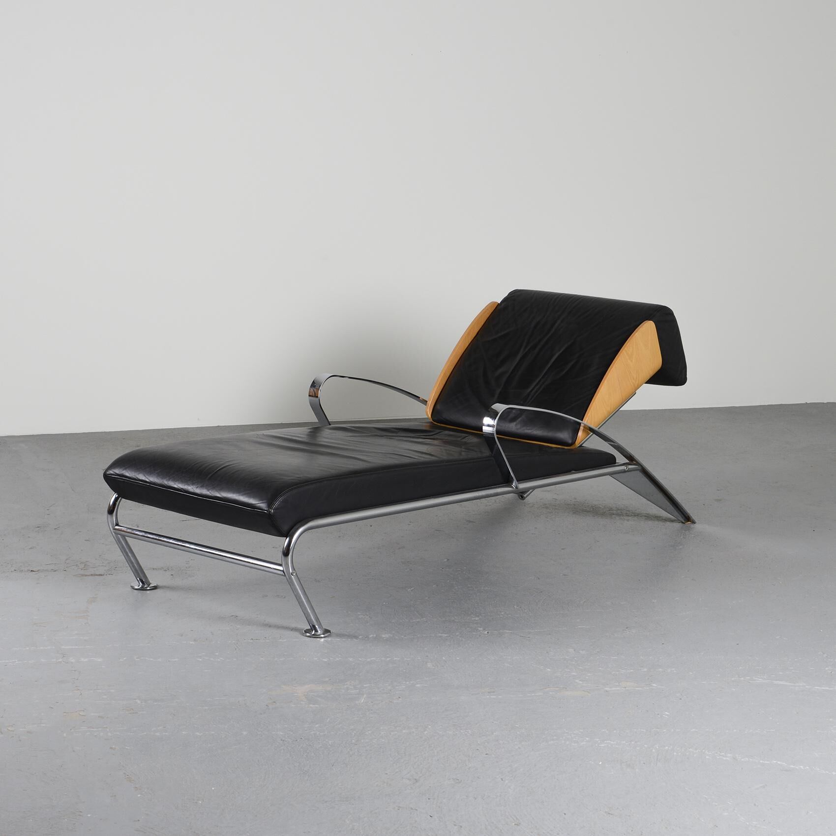 Futuro chaise longue by Massimo Iosa-Ghini, Moroso 1986