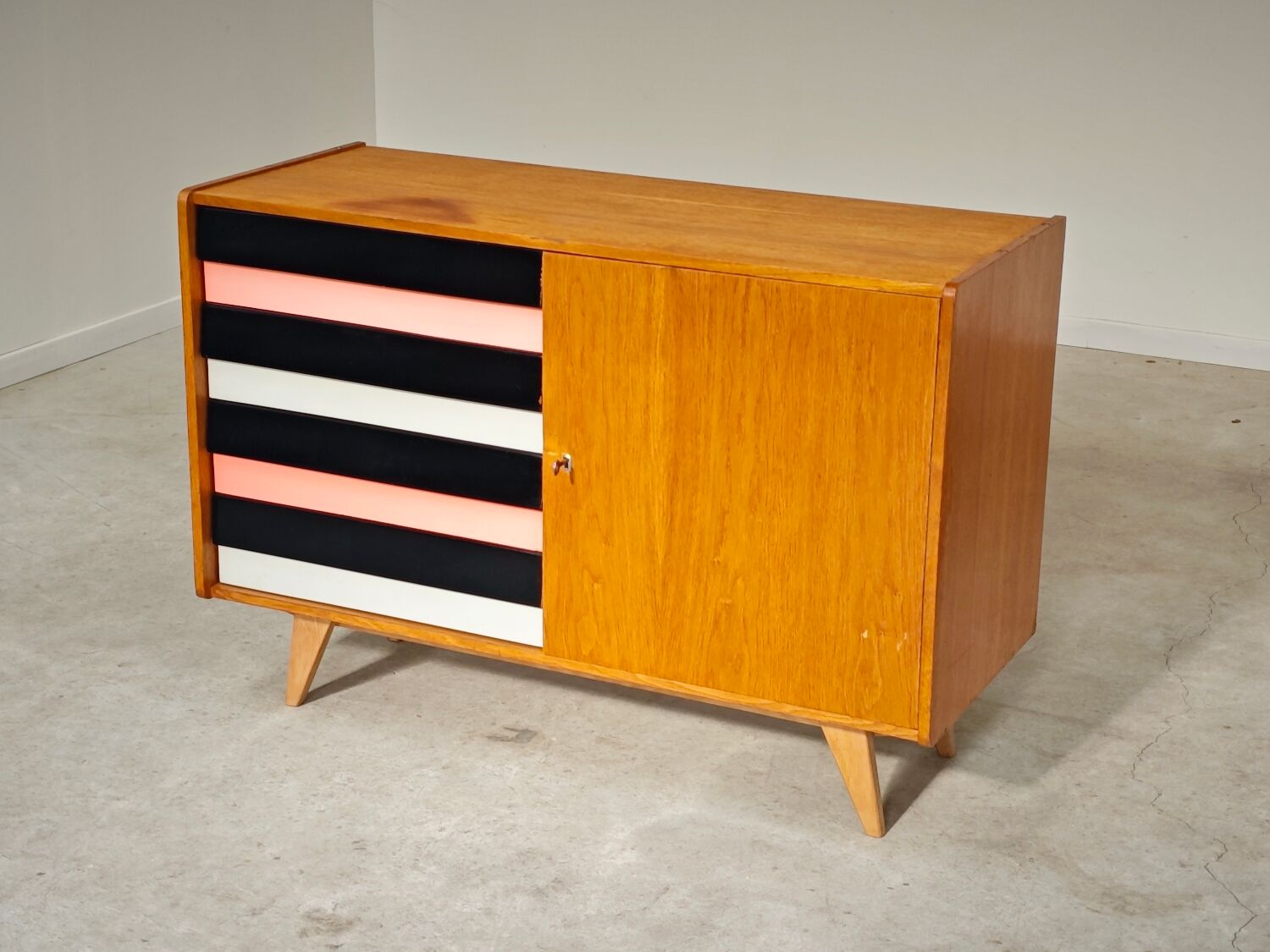 U 458 pink and grey sideboard by Jiri Jiroutek for Interier Praha 1960