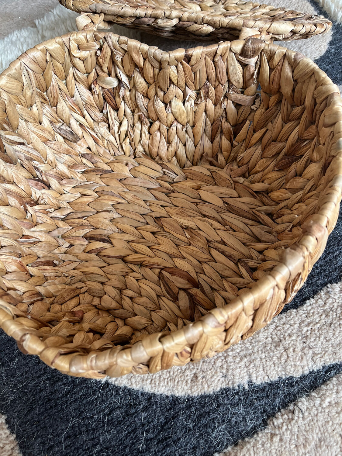 Banana leaf pan in the shape of a vintage heart