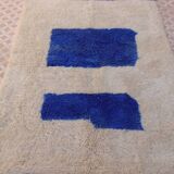 White Moroccan rug with abstract Klein blue patterns