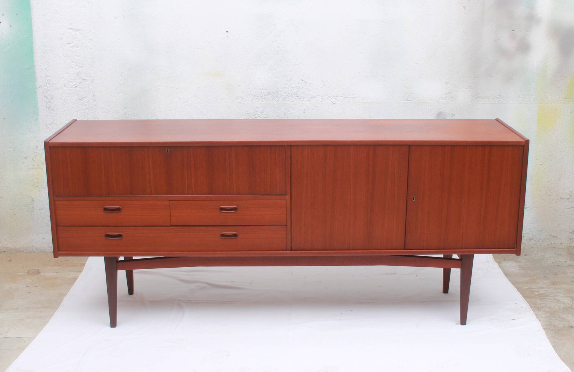 1960s sidebaord in teak