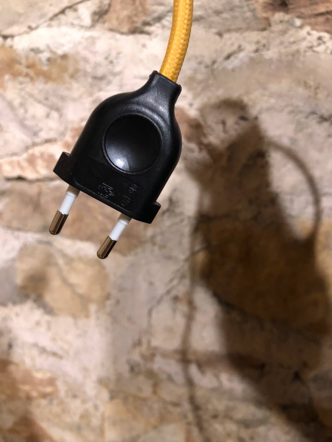 Golden foliage table lamp