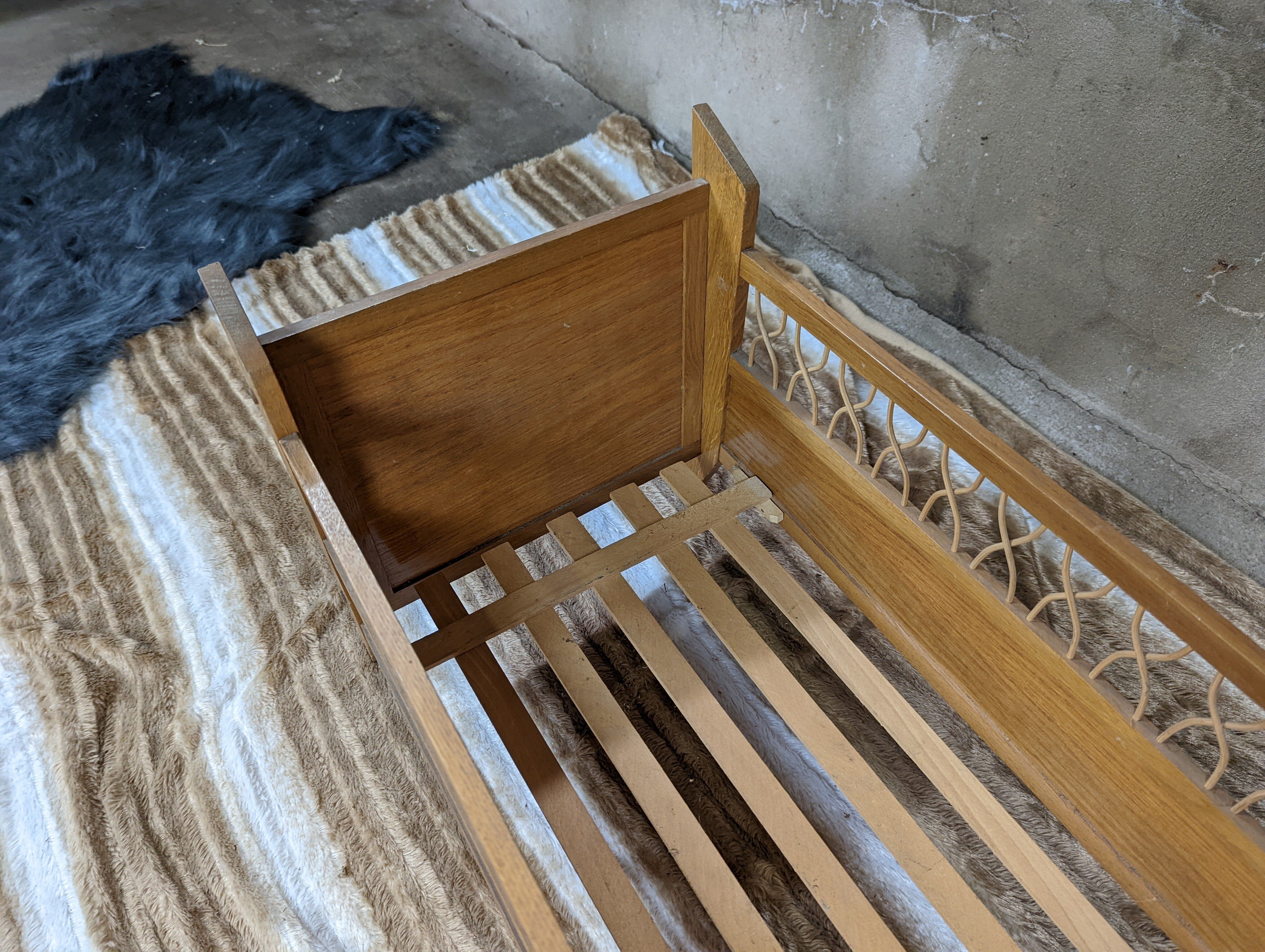 Rattan floor basket for pet