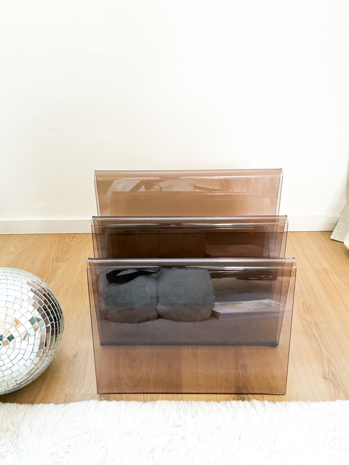 Acrylic magazine rack