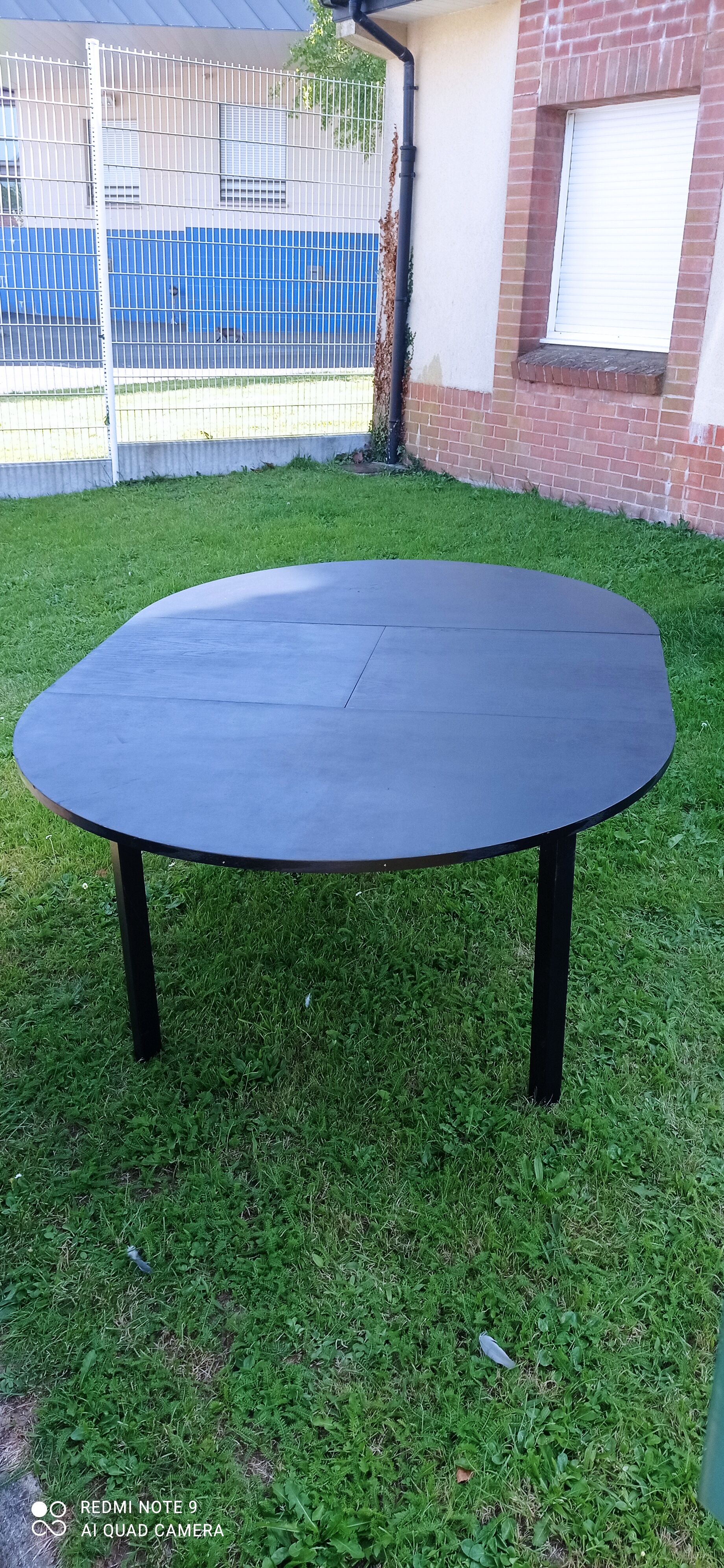 Roche & bobois 1970s edition round extendable dining table