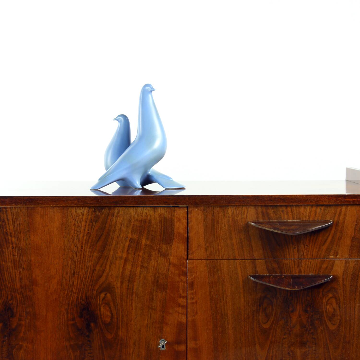 Sculpture en céramique de deux colombes bleues, Keramia, années 1960