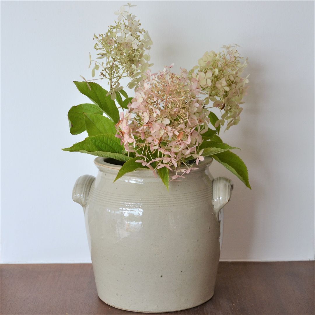 Medium-sized sandstone pot, gray glazed, two ears