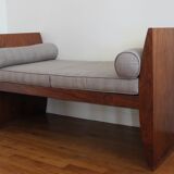 Lit de repos contemporain en wengé réalisé sur mesure