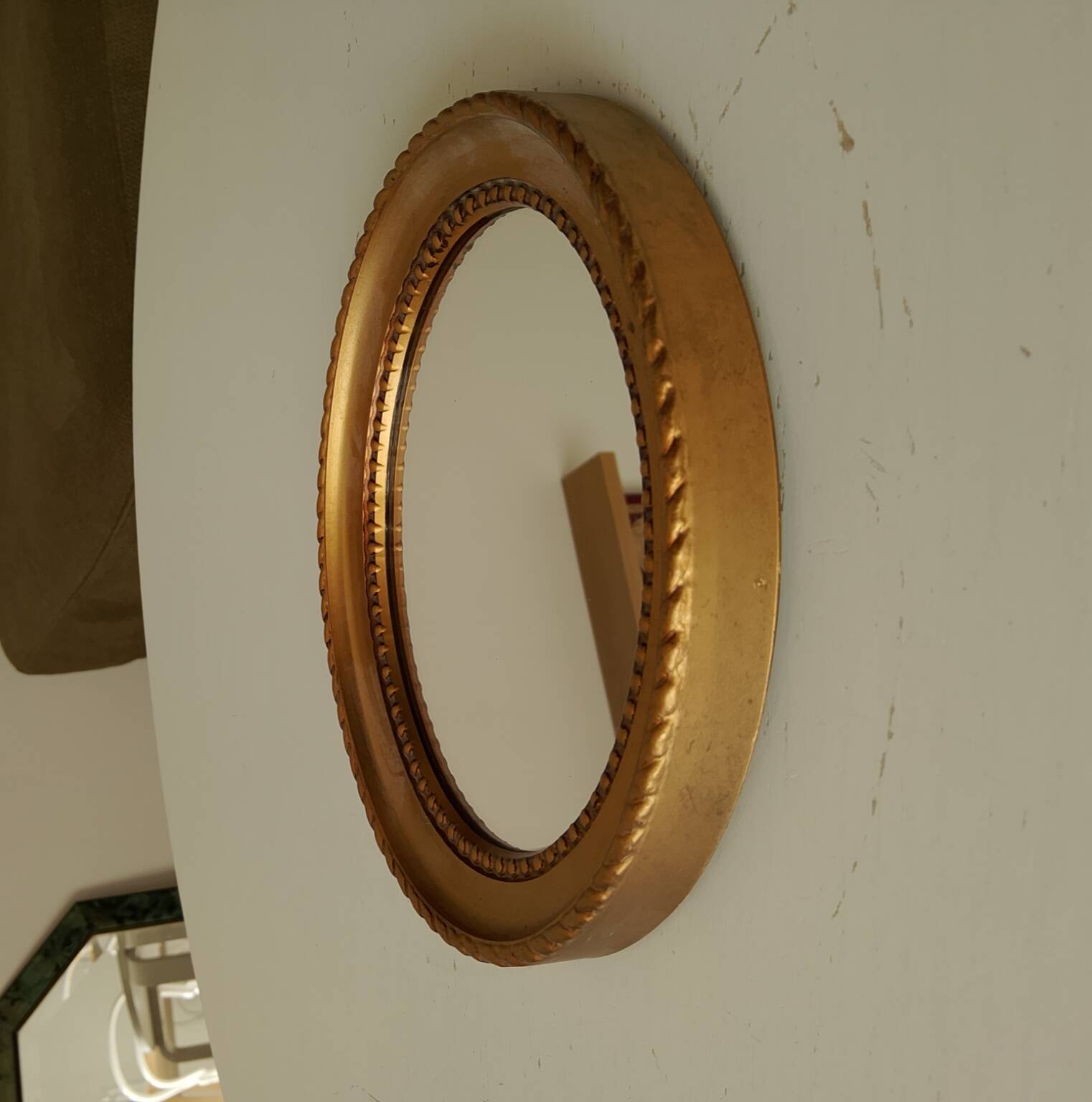 Small vintage oval mirror in gilded resin from the 60s/70s.
