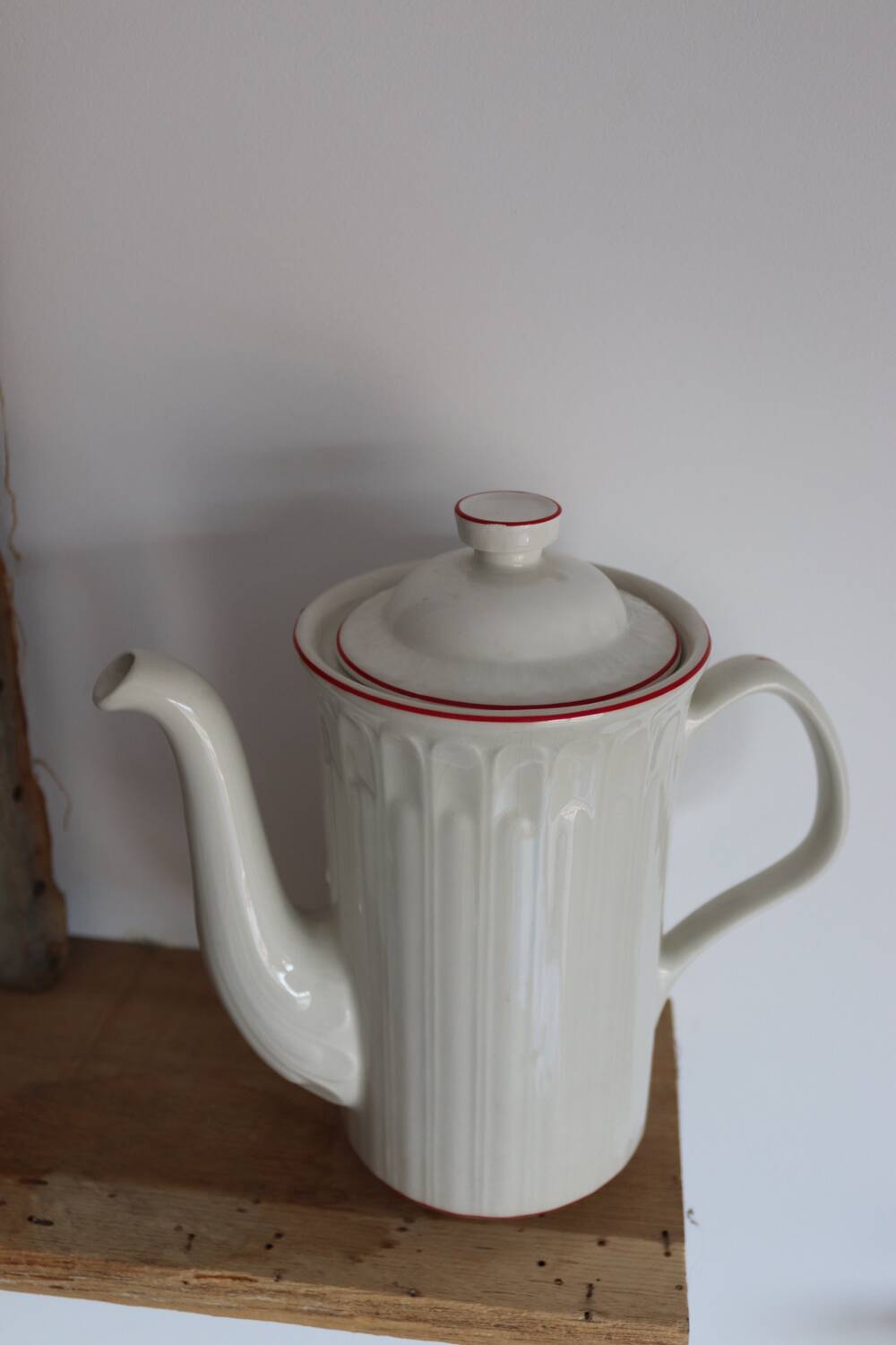 White porcelain teapot / coffee pot with red stripes – Model “Ac