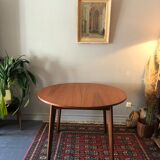Extendable vintage roundtable