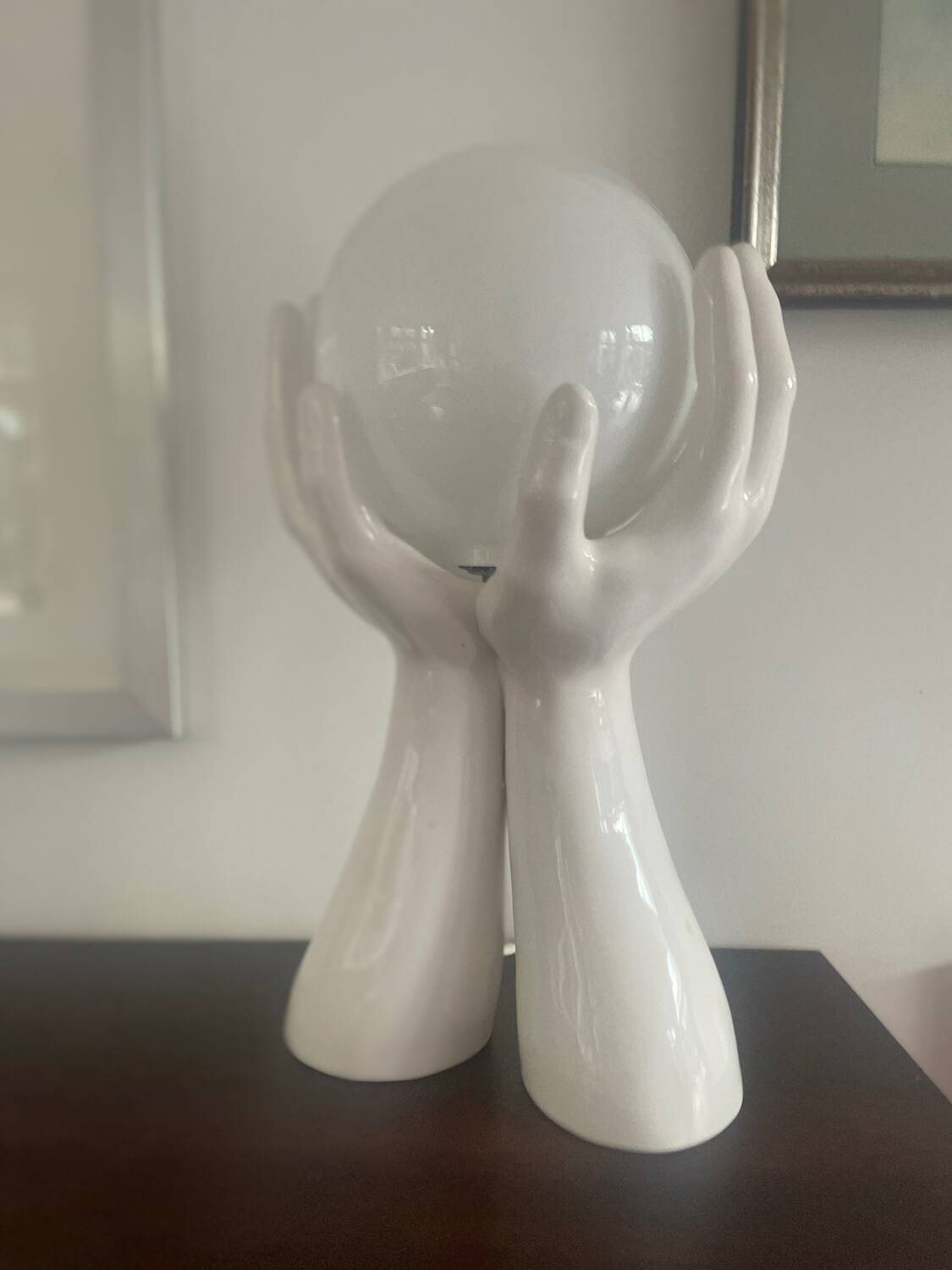 Lampe à main vintage en céramique blanche. France années 1970. Style Memphis