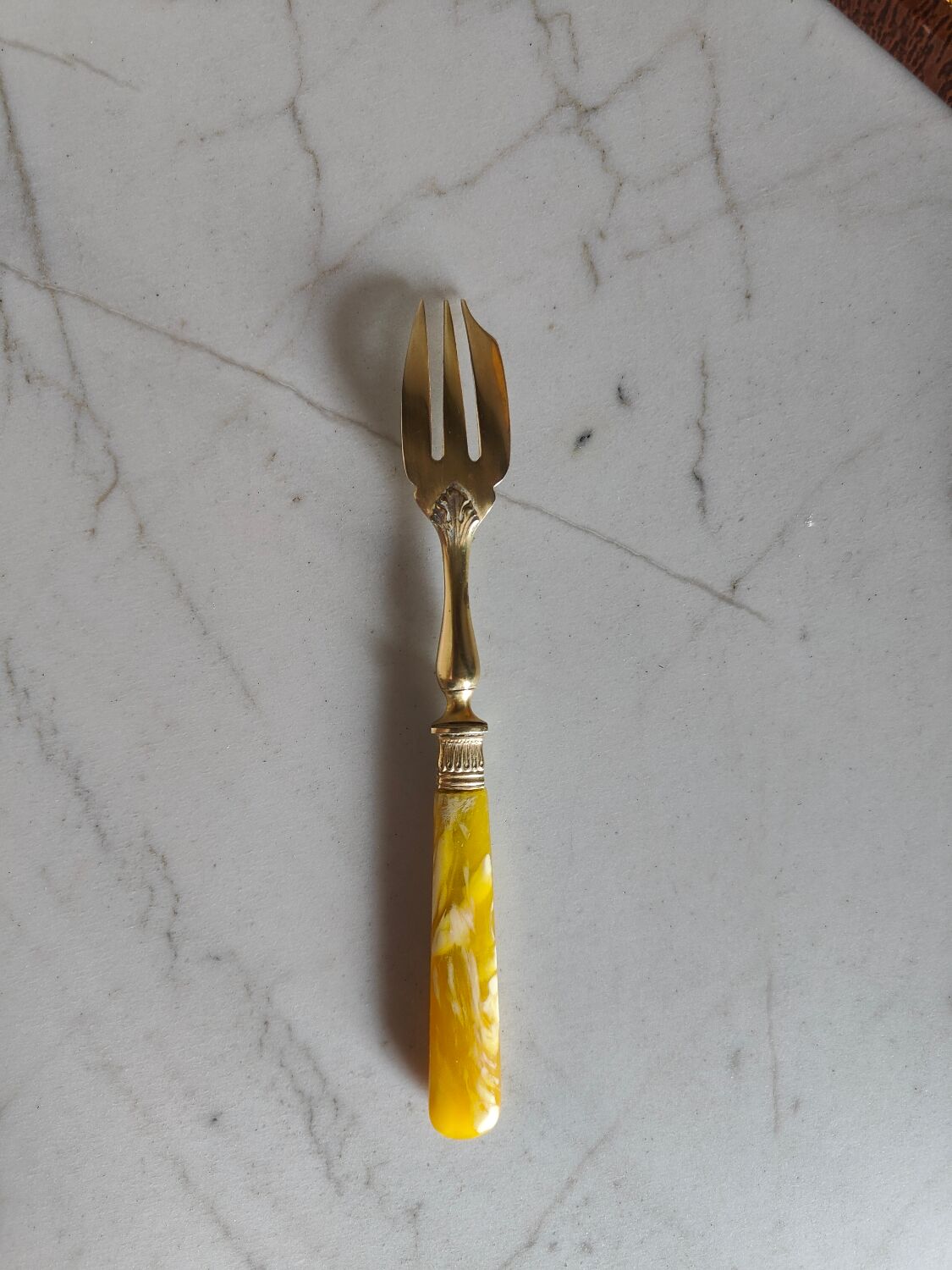 Set of dessert cutlery