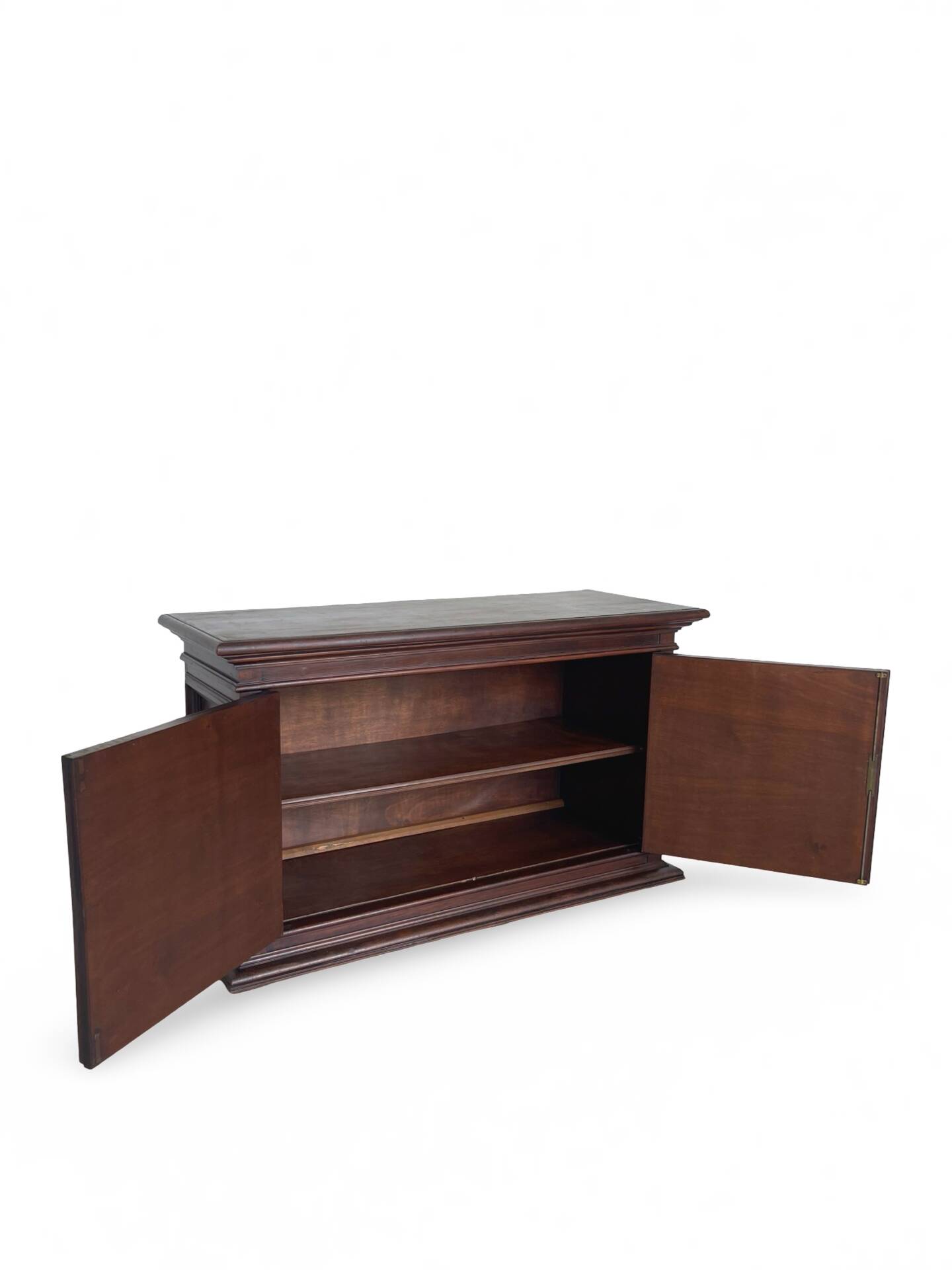 The high-quality Italian Renaissance Revival credenza, 1920s/1930s