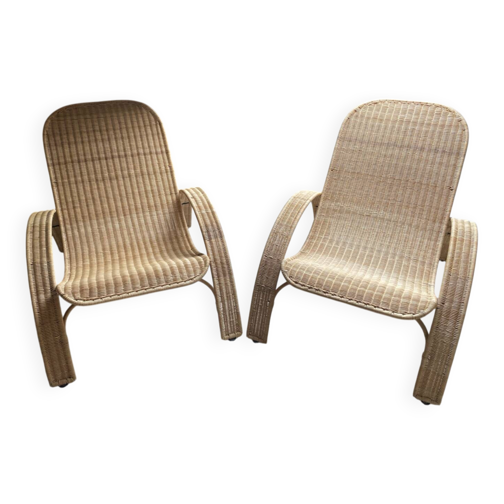 Pair of wicker armchairs