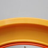 Miroir rond italien des années 1970 de la marque Salc, avec cadre en plastique jaune orangé.