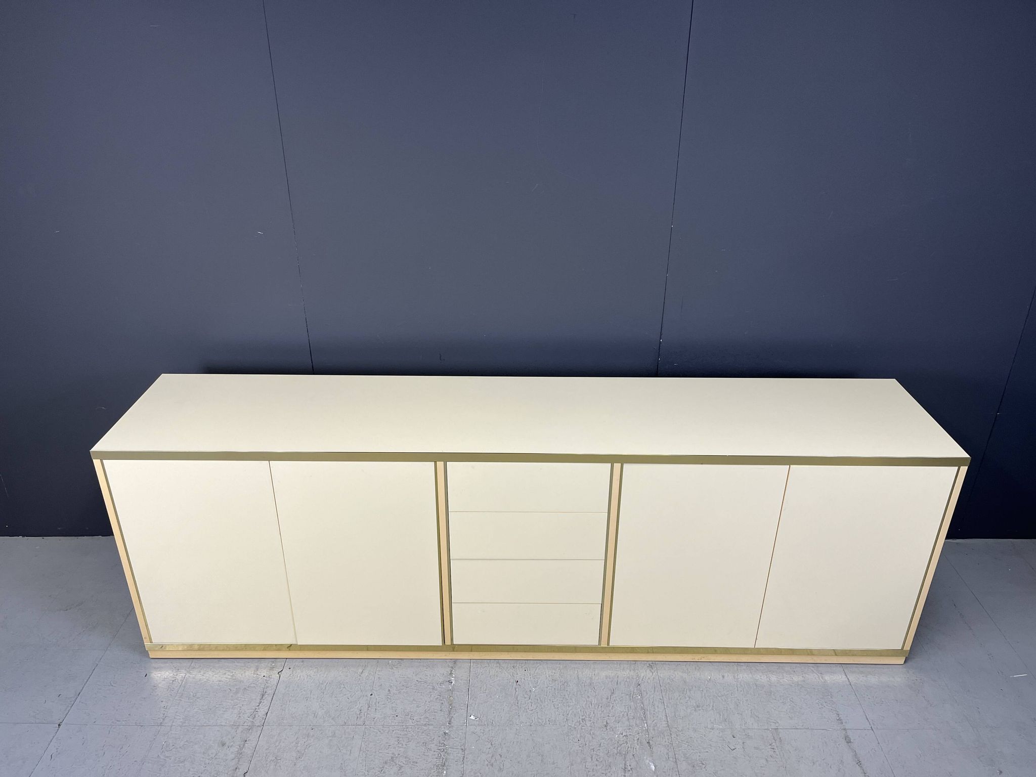 Beige lacquered credenza, 1970s