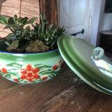 Soupière en tôle émaillée