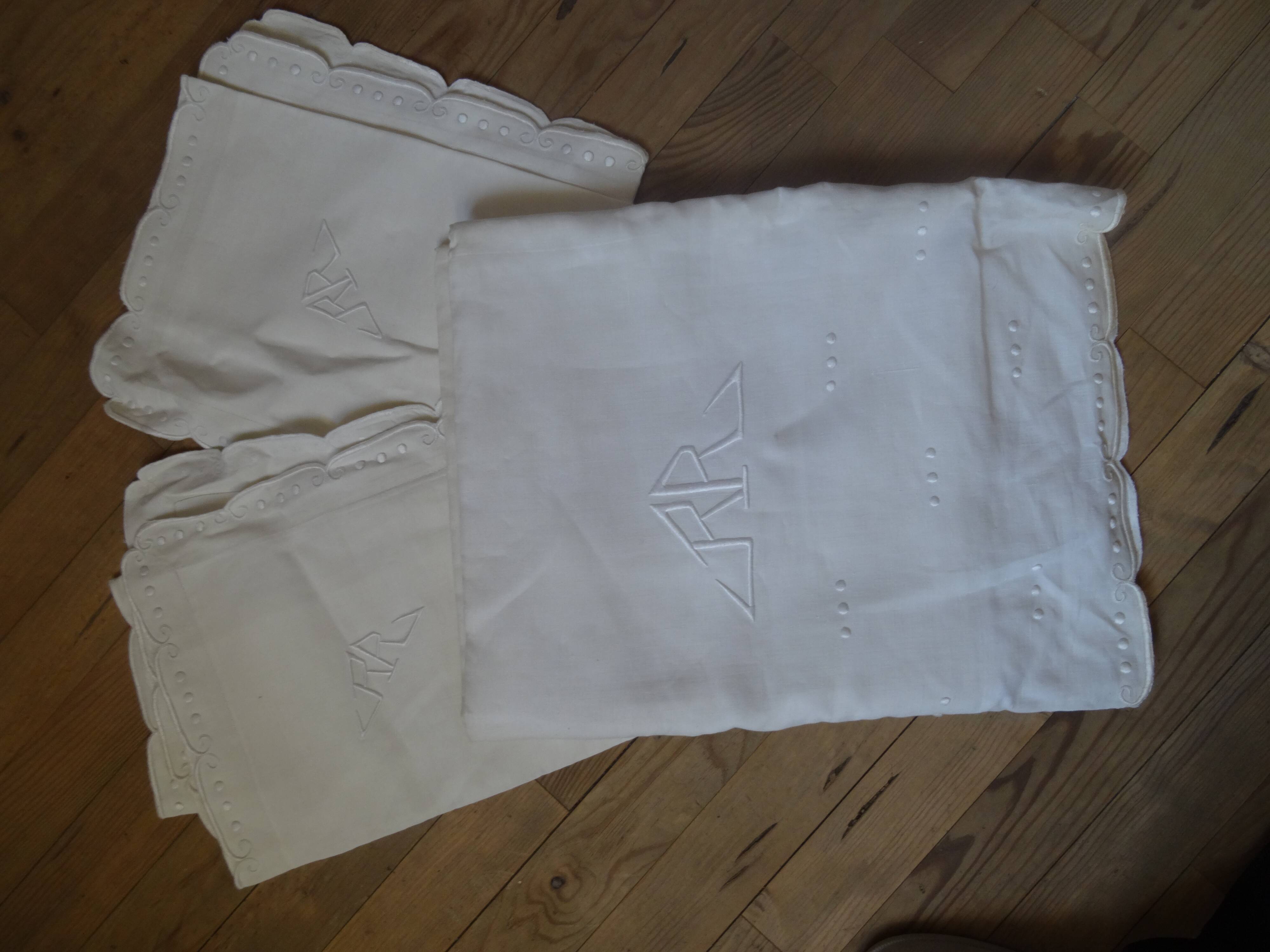 Set of a sheet and its 2 matching monogrammed RR pillowcases