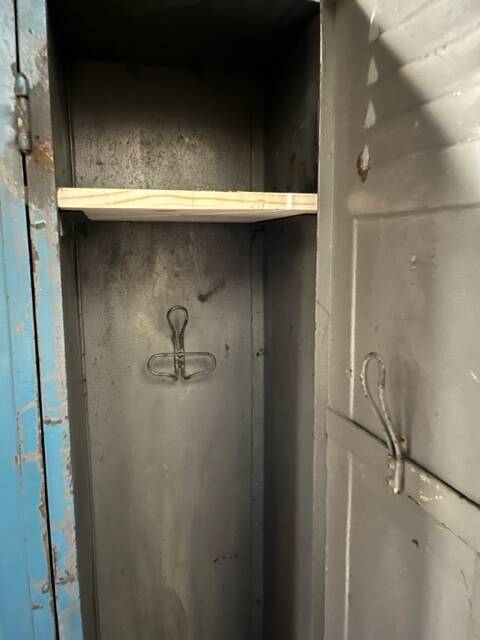 4-door industrial locker room