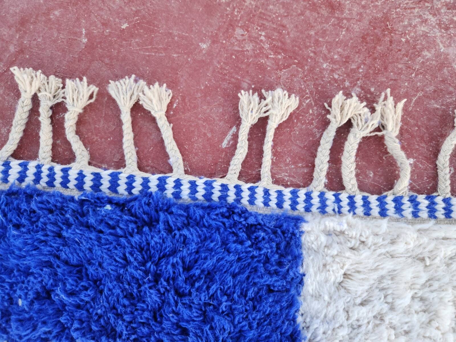Beni Ouarain rug 300x200 cm – Thick wool, Klein blue artistic design