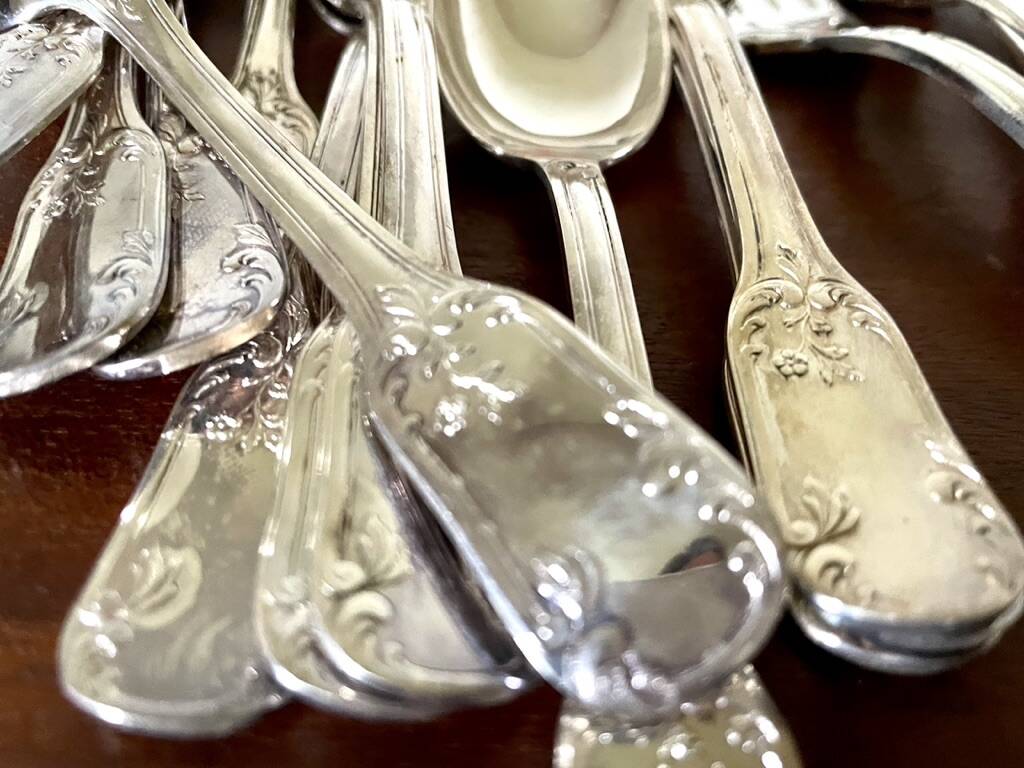 36-piece silver-plated cutlery set