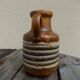 Vase en grès décor rayures