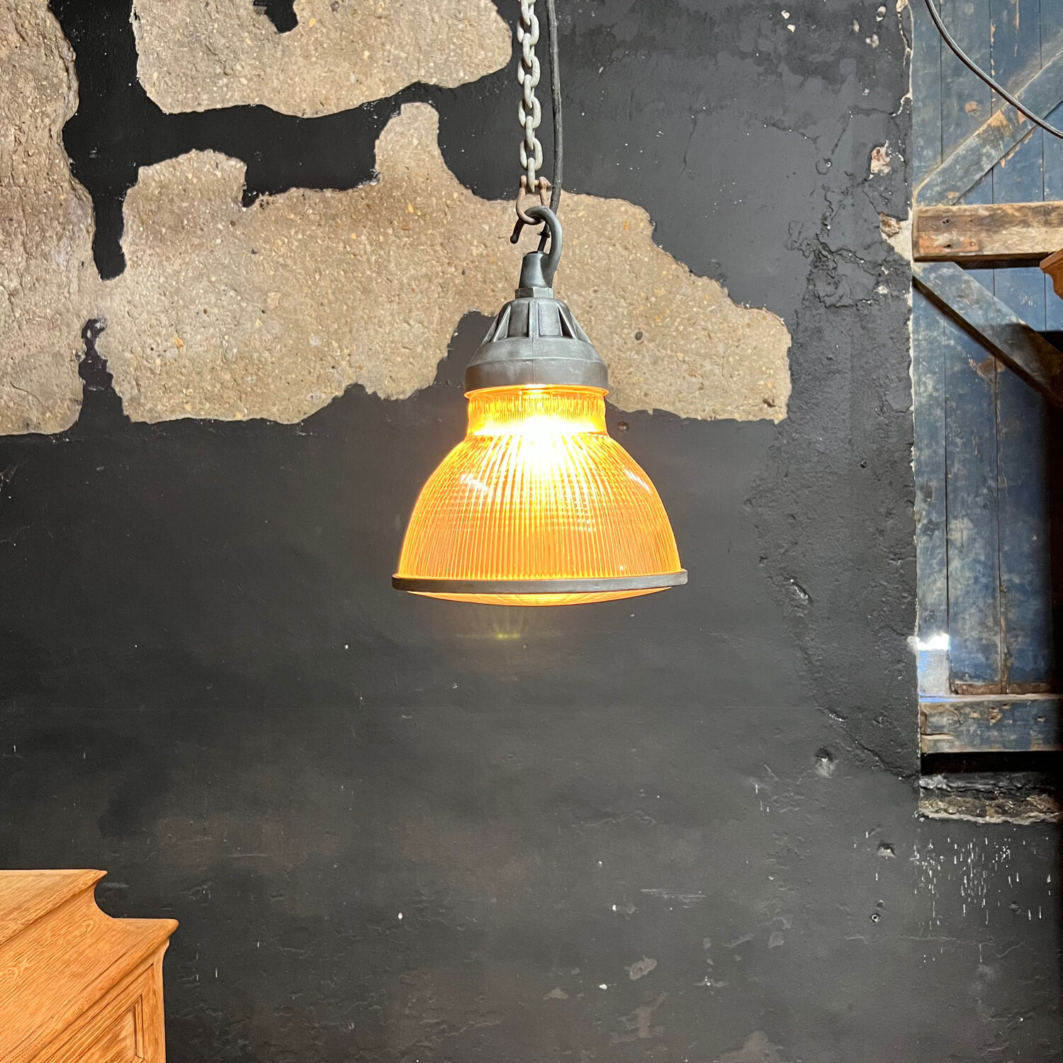 Holophane suspension