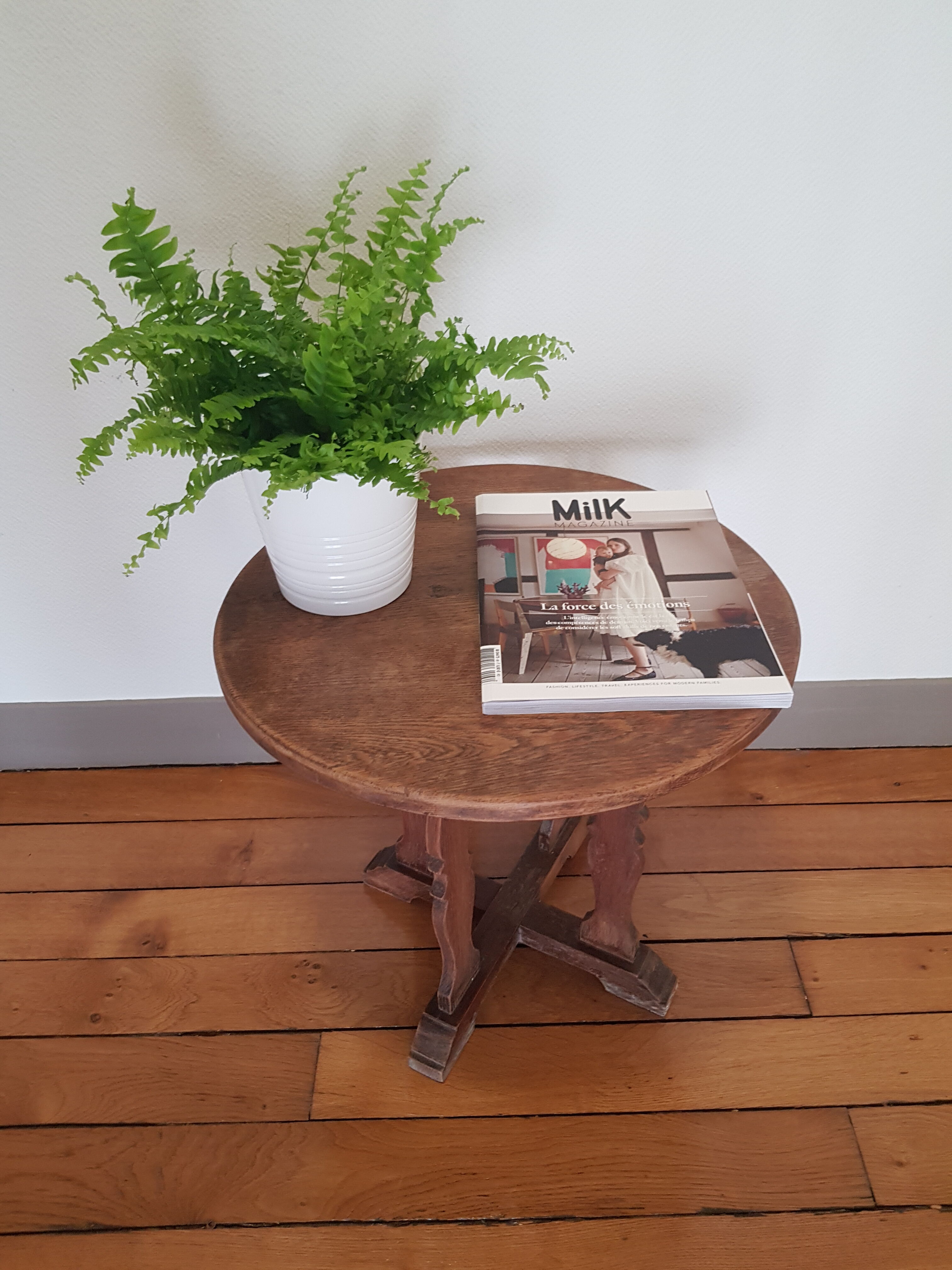 Ancient wooden gueridon