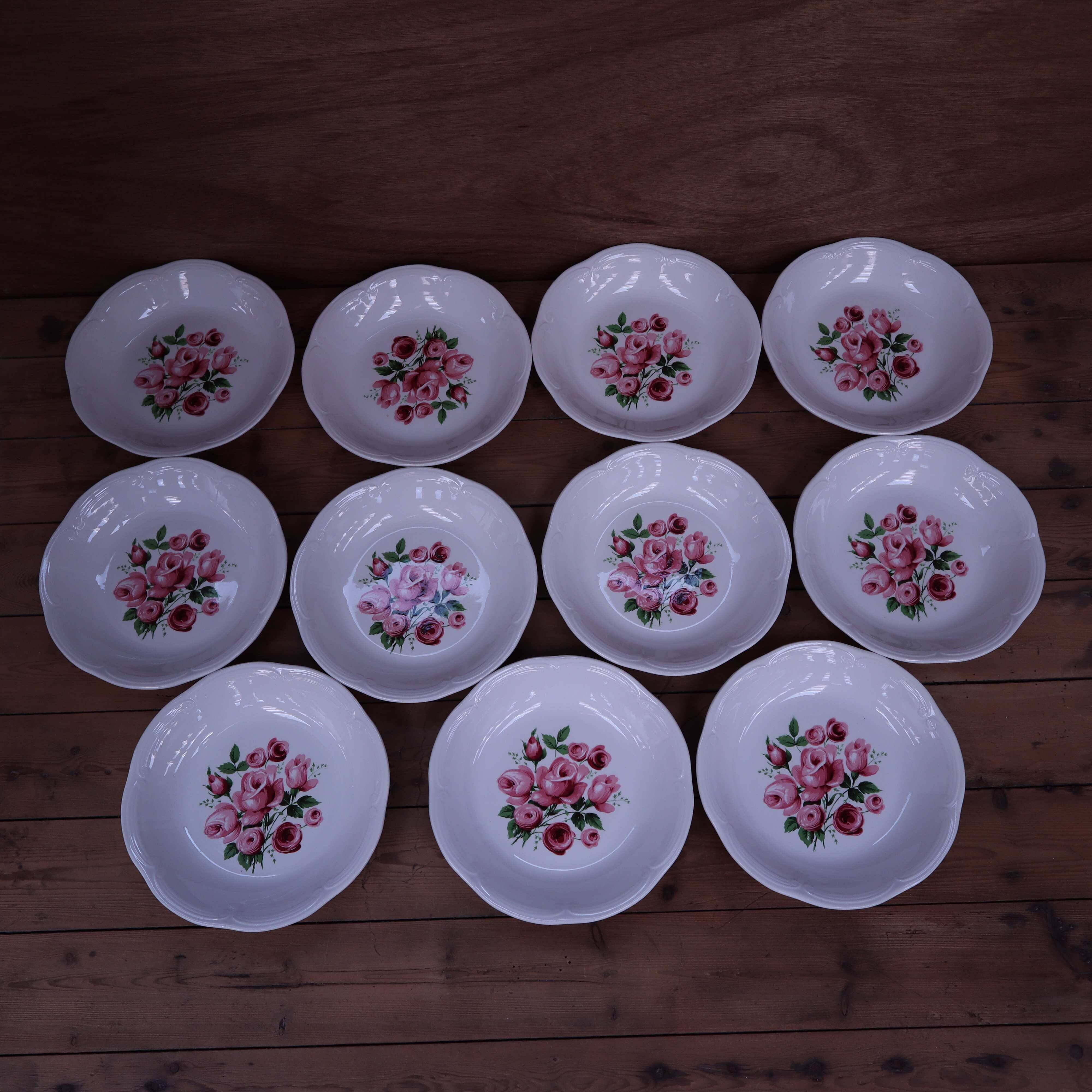 11 Moulin des Loups rose bouquet soup plates