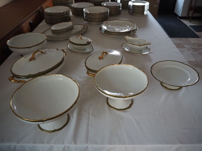 Service de table en porcelaine de Limoges – GDA – 110 pièces