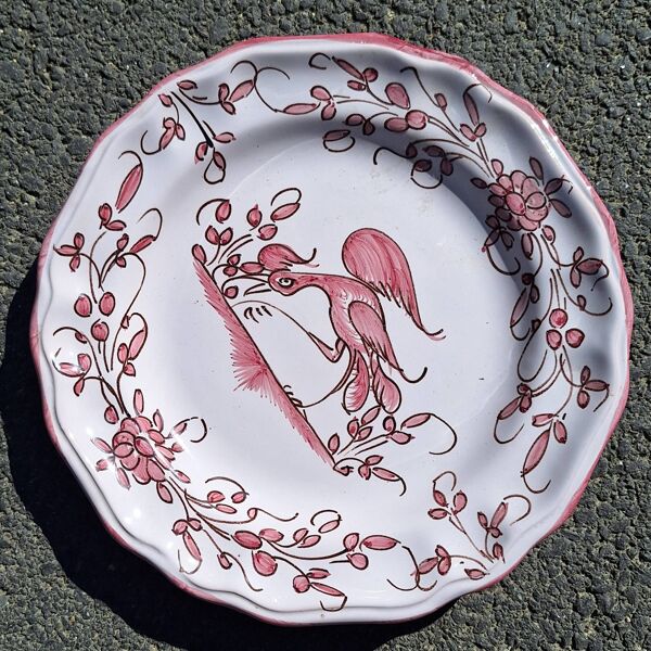 Assiette en faïence à décor Moustiers XVIIIème