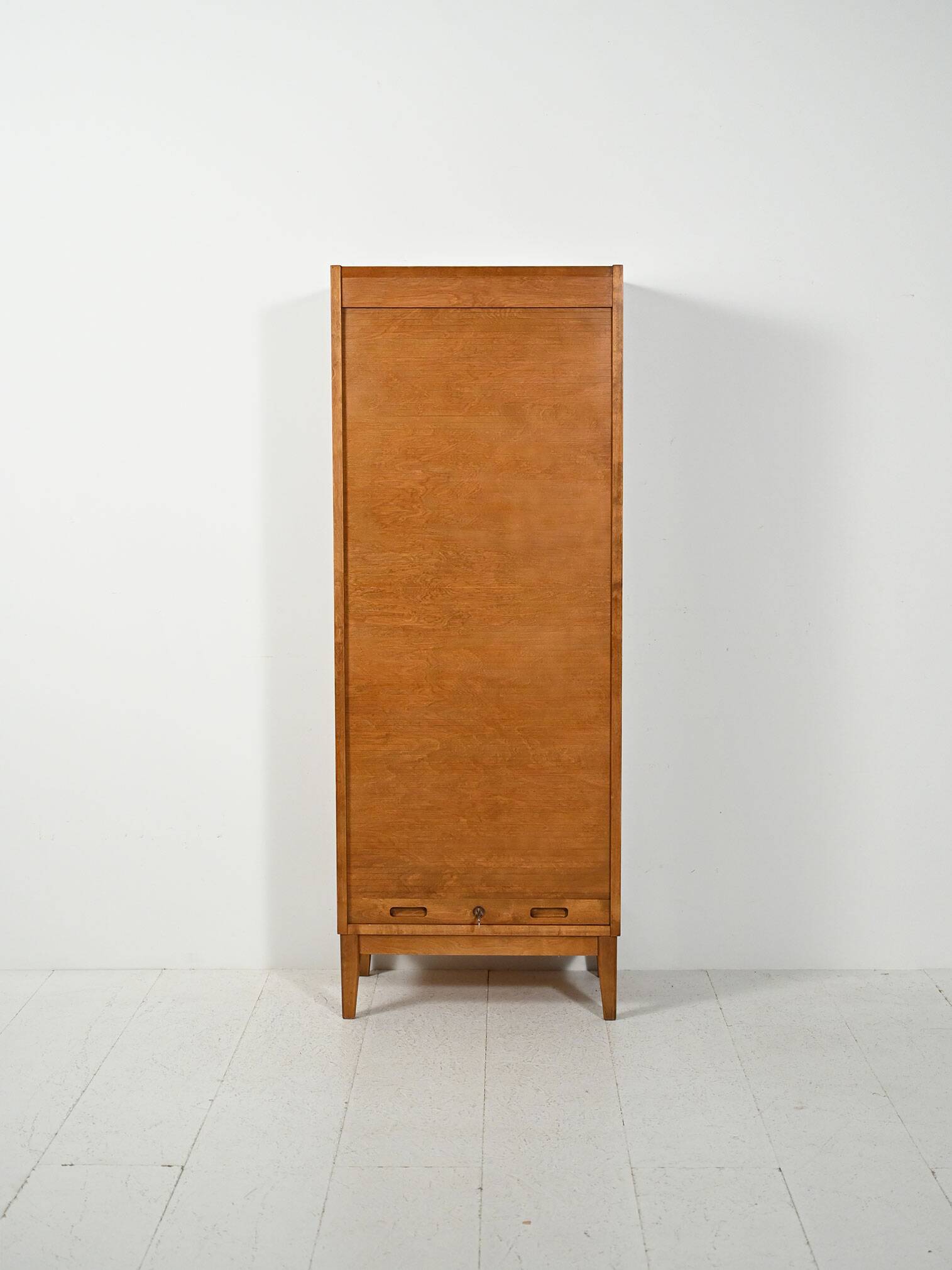 Cabinet de classement en chêne scandinave avec porte tambour verticale, S.K.N., 1963