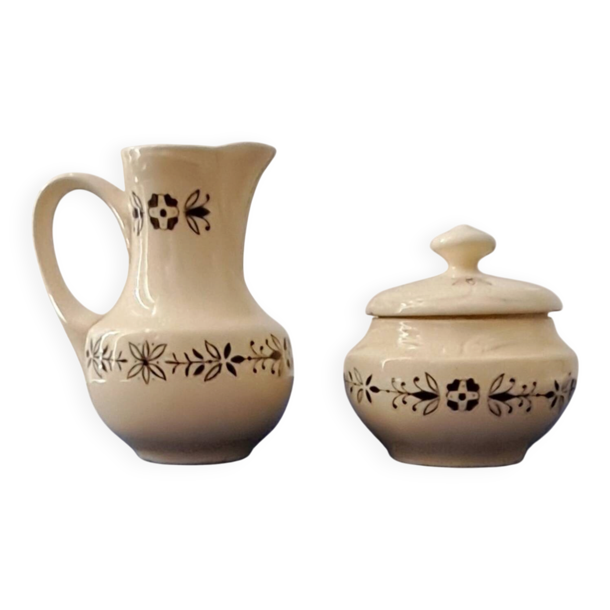 Jug and sugar bowl from Valenciennes by the Gien pottery. Vintage.