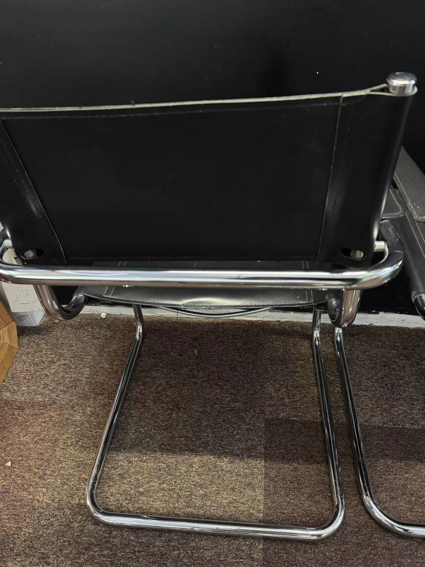 Set of 4 Armchairs in the style of Marcel Breuer – sled base