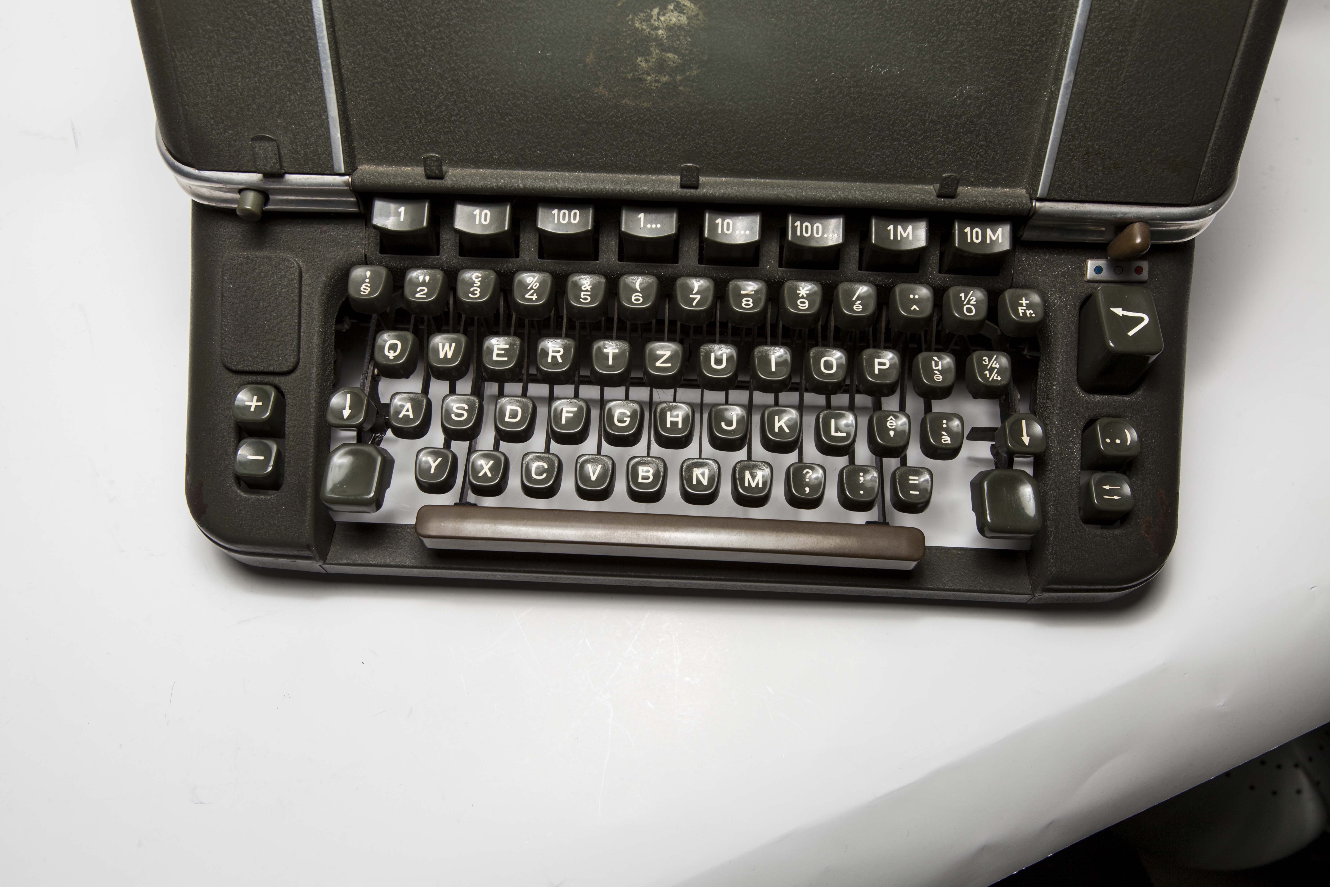 Hermes ambassador typewriter, 1952