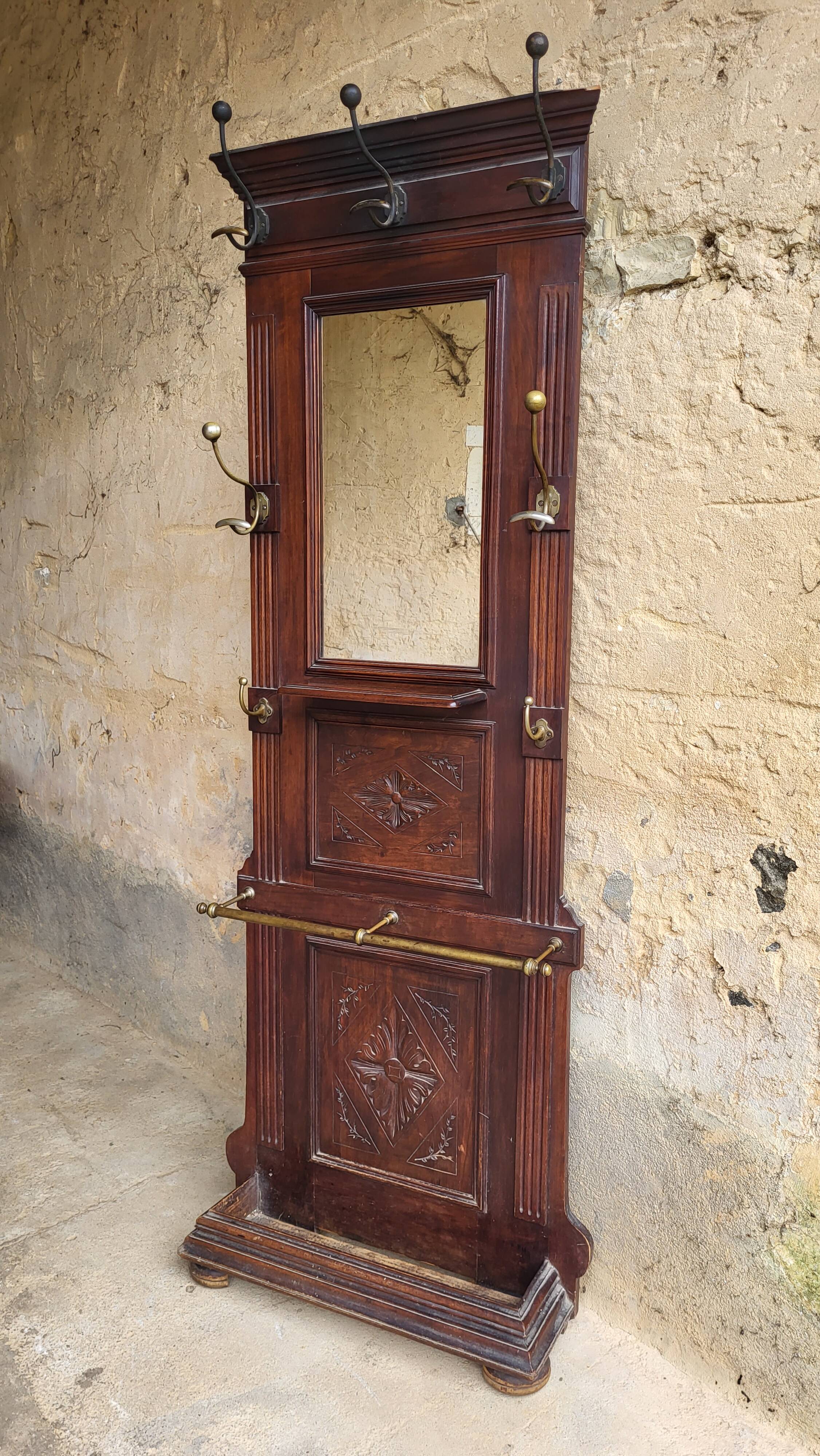 Wooden entrance cloakroom 1900