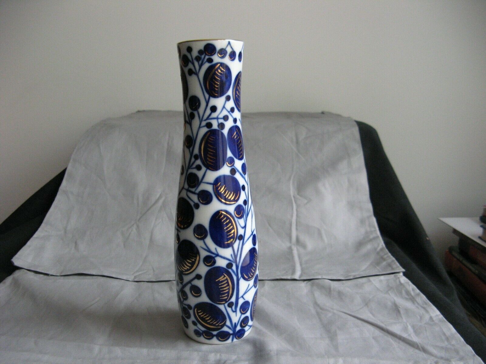 Lomonosov Russian porcelain vase probably dating around 1950
