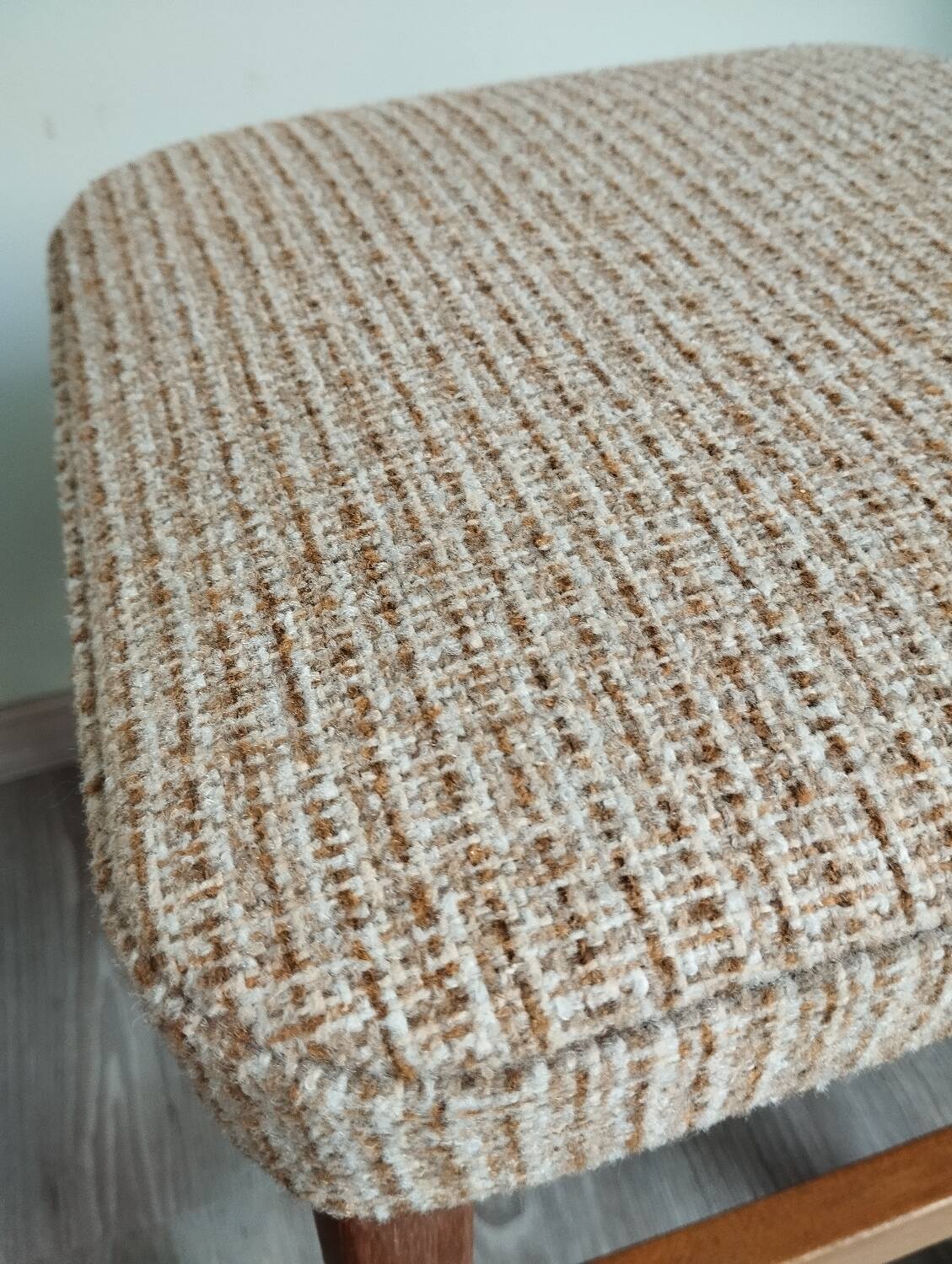 Tabouret bois et tissu scandinave