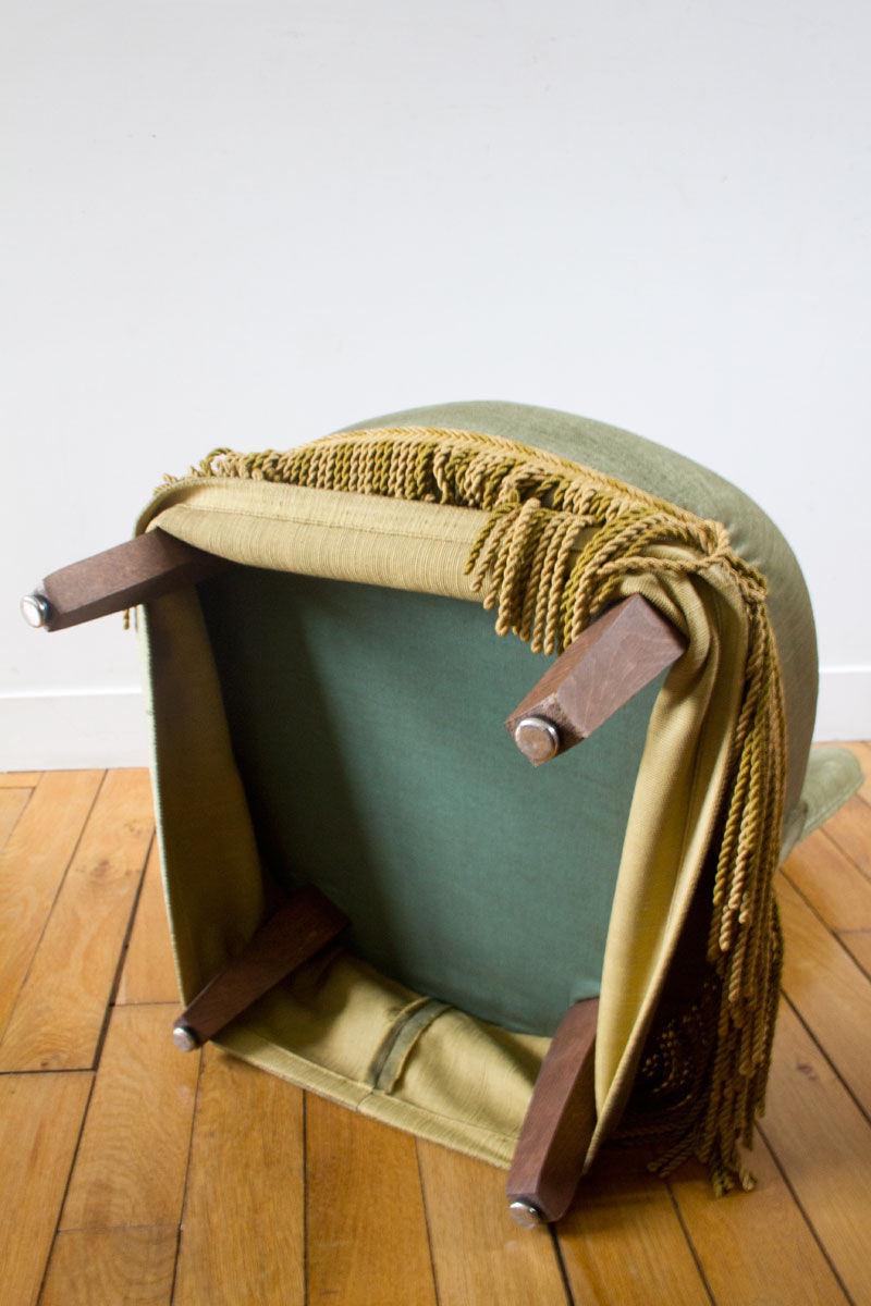 Green toad armchair