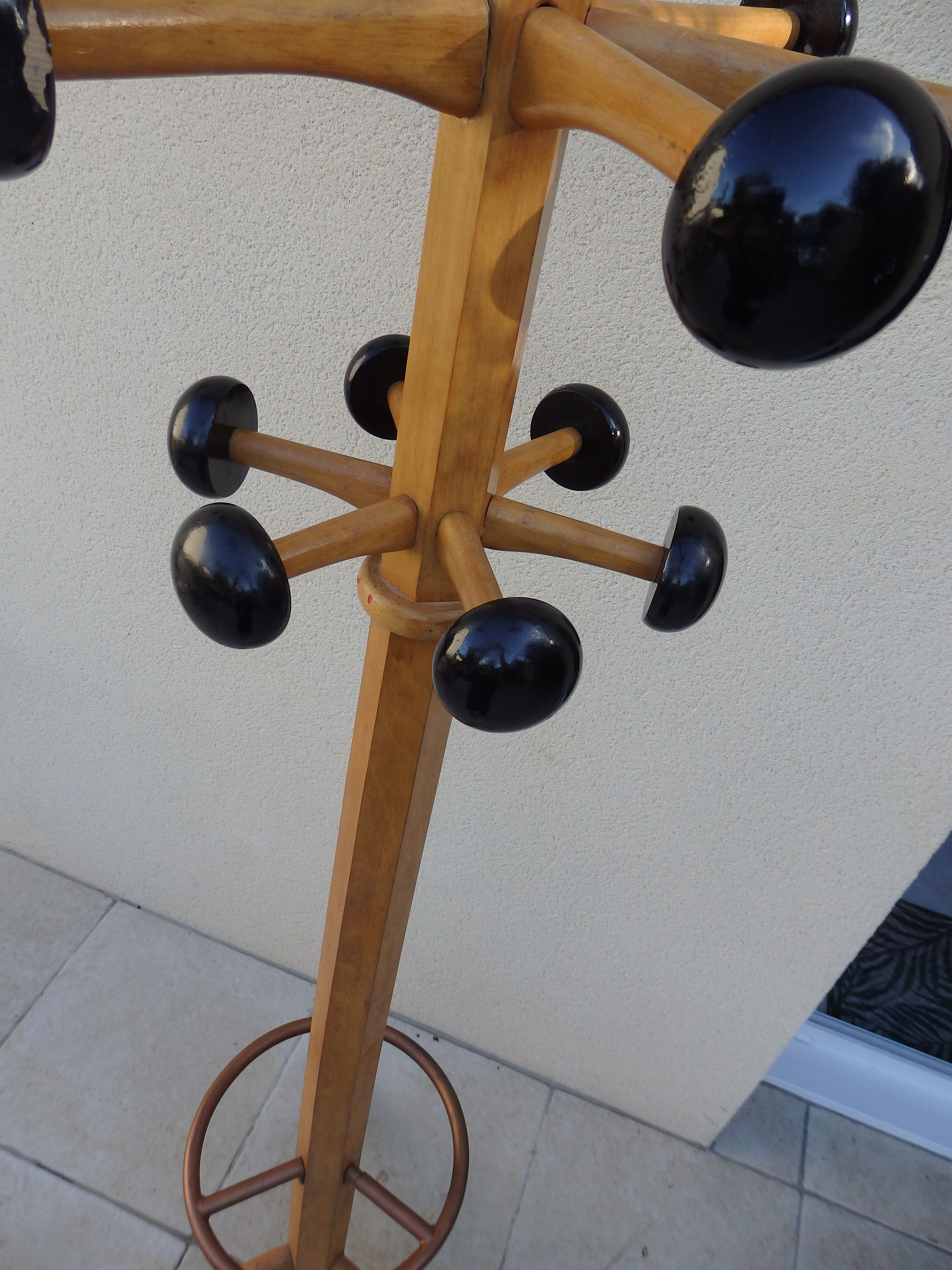 Coat rack of the stella vintage brand 1960 parrot bistro