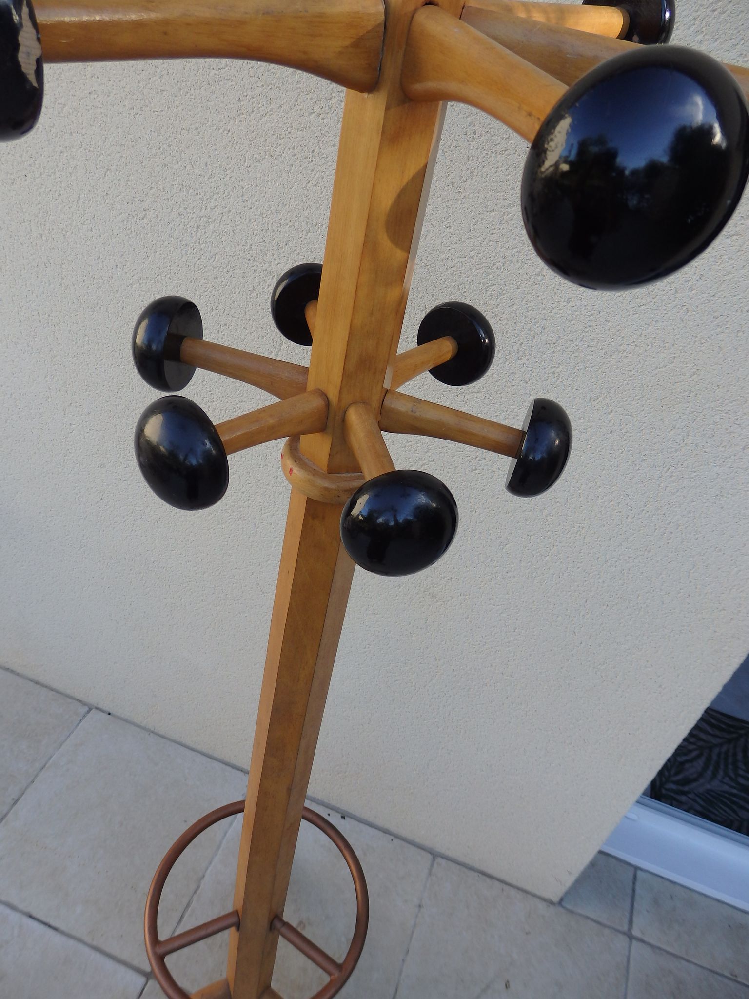 Coat rack of the stella vintage brand 1960 parrot bistro