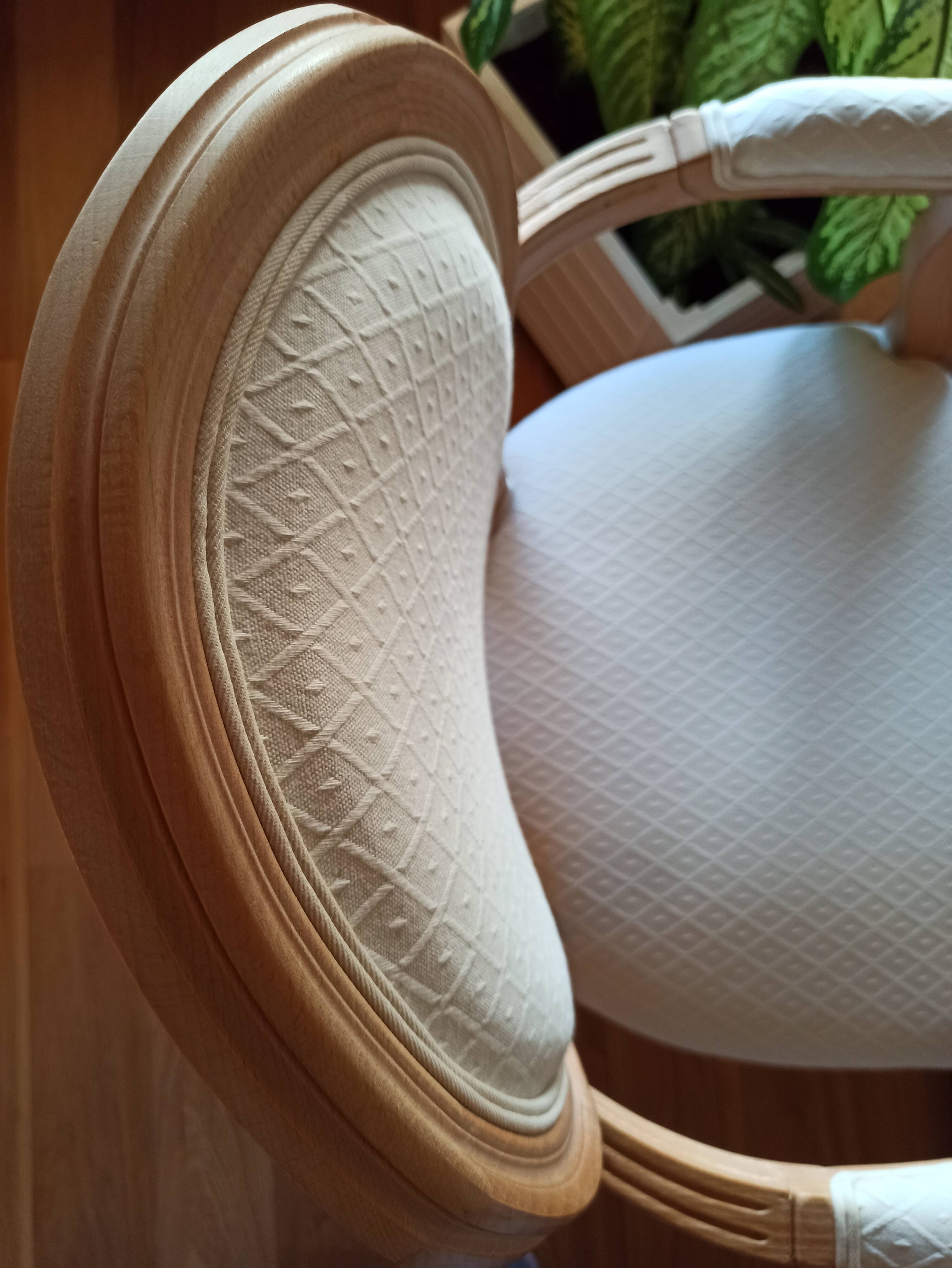 Fauteuil médaillon beige style Louis XVI très bon état
