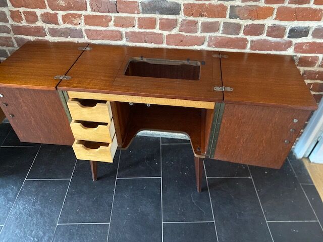 Console old cabinet couture PFAFF