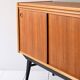 Buffet scandinave en teck avec détails noirs