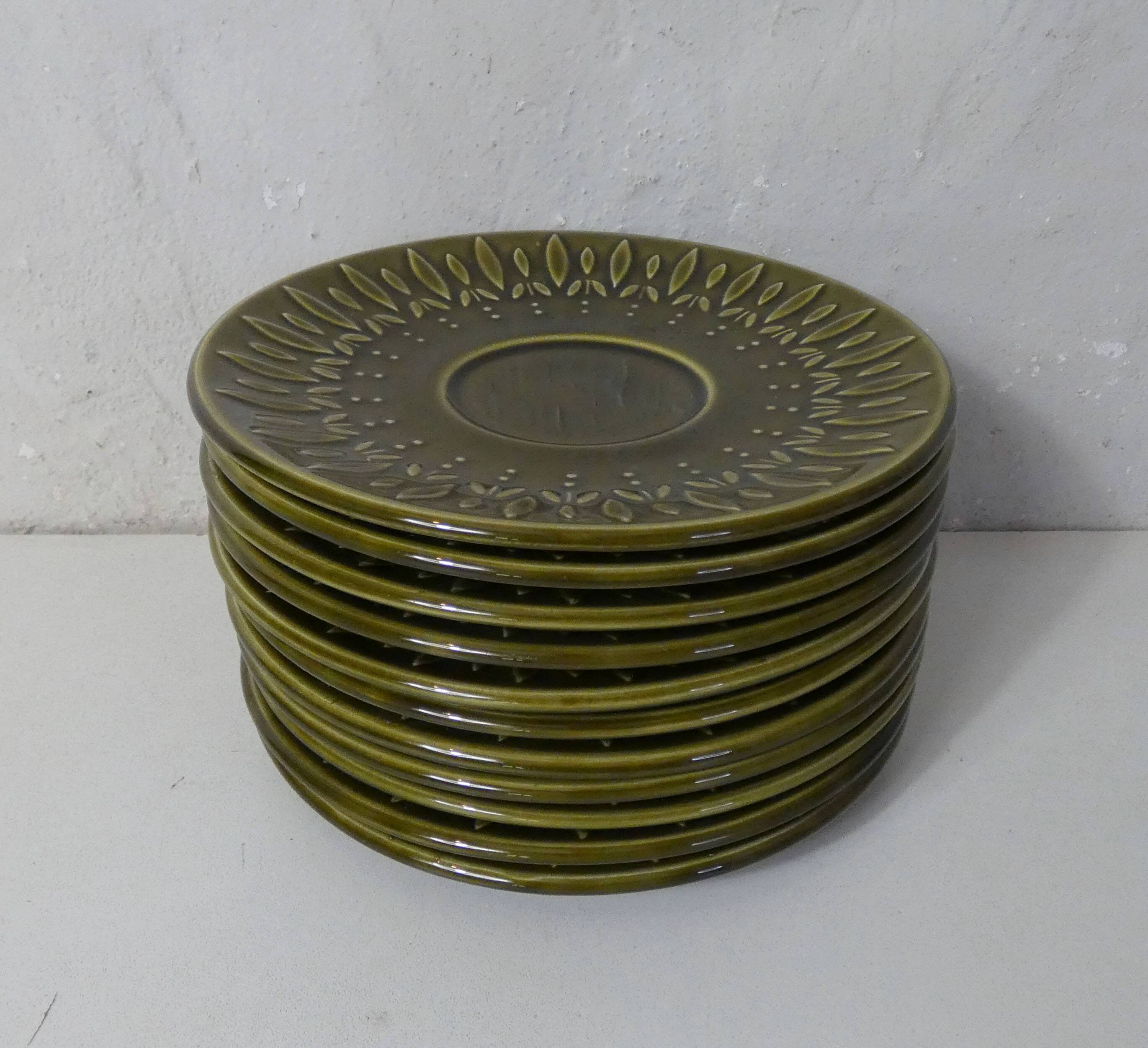 Sarreguemines 11 small plates in slip